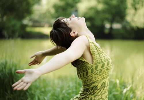 Chiropractic Beaver Dam WI Carefree Woman in Field